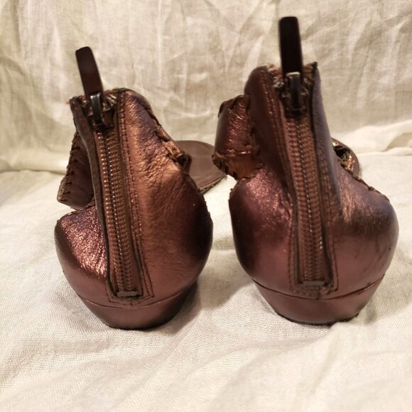 Enzo Angiolini Bronze Leather Thong Sandal Zip Back and Small Wedge Size 11M EUC - Picture 7 of 9